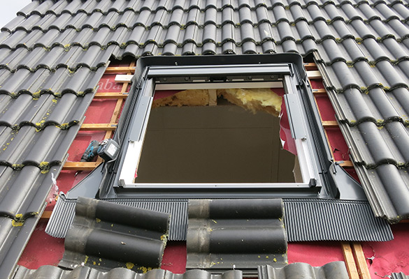 Pose de fenêtres de toit de la marque Velux à Tours (37000) en Indre-et-Loire (37).